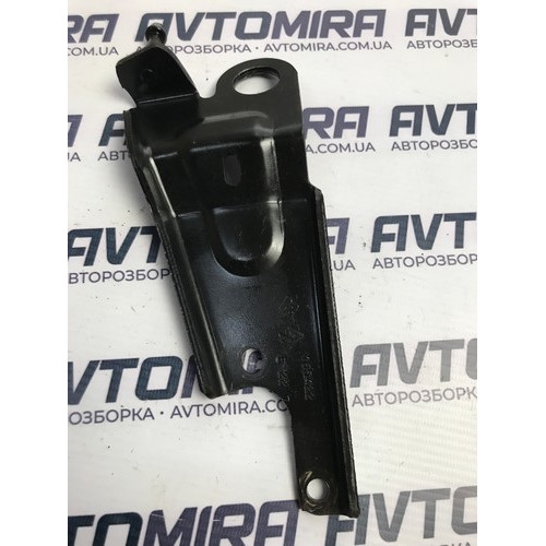 Кронштейн двигателя правый Renault Megane II 1.9 DCI 2002-2009 8200165422